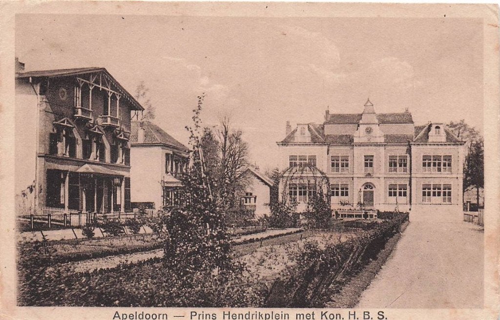 702-172-035 Apeldoorn Prins Hendrikplein Met Kon H B S, Verzenden, Voor 1920, Gelderland