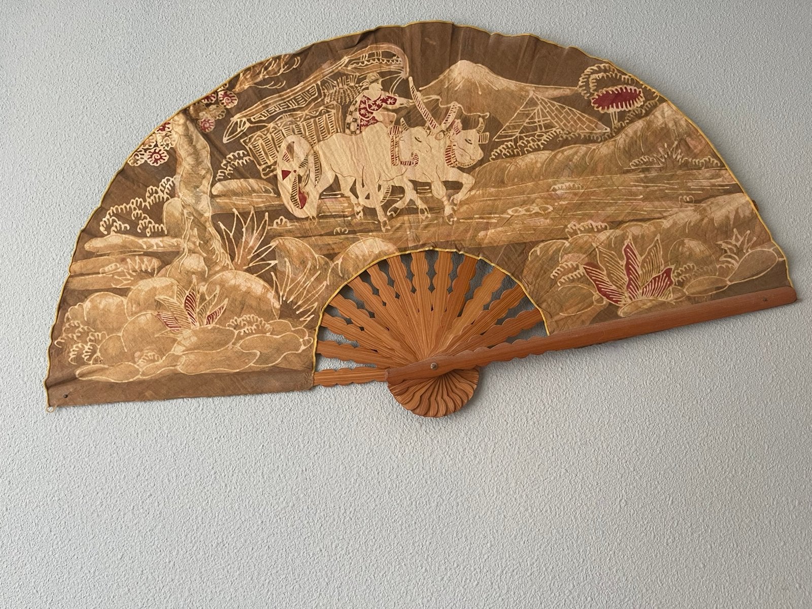Hele oude decoratieve waaier met mooie print uit Indonesië, Ophalen, Minder dan 50 cm, Gebruikt, Minder dan 100 cm