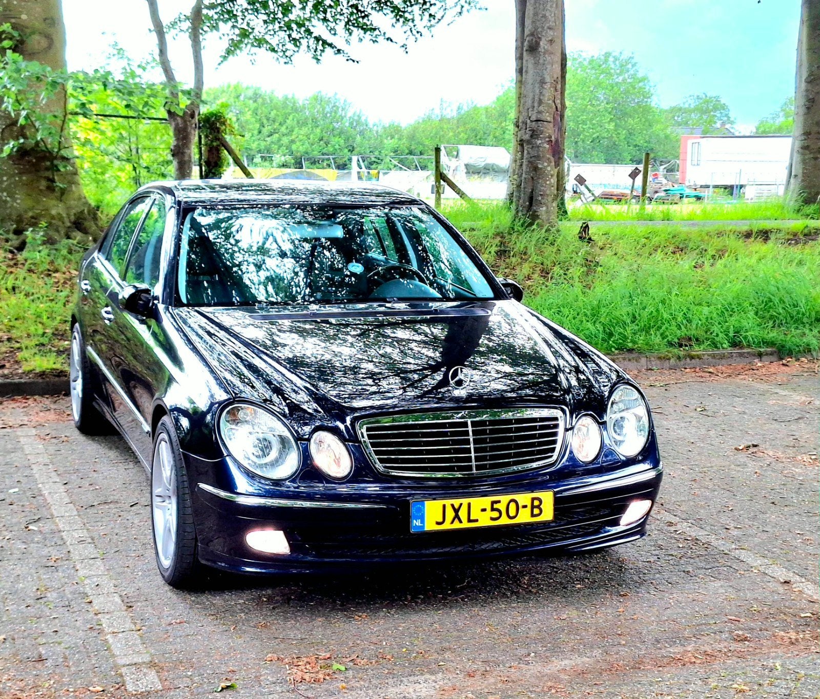 Prachtige Mercedes-Benz E500 v8 2004, Automaat, Stoelverwarming, Blauw, Leder