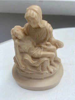 Pieta, Ophalen