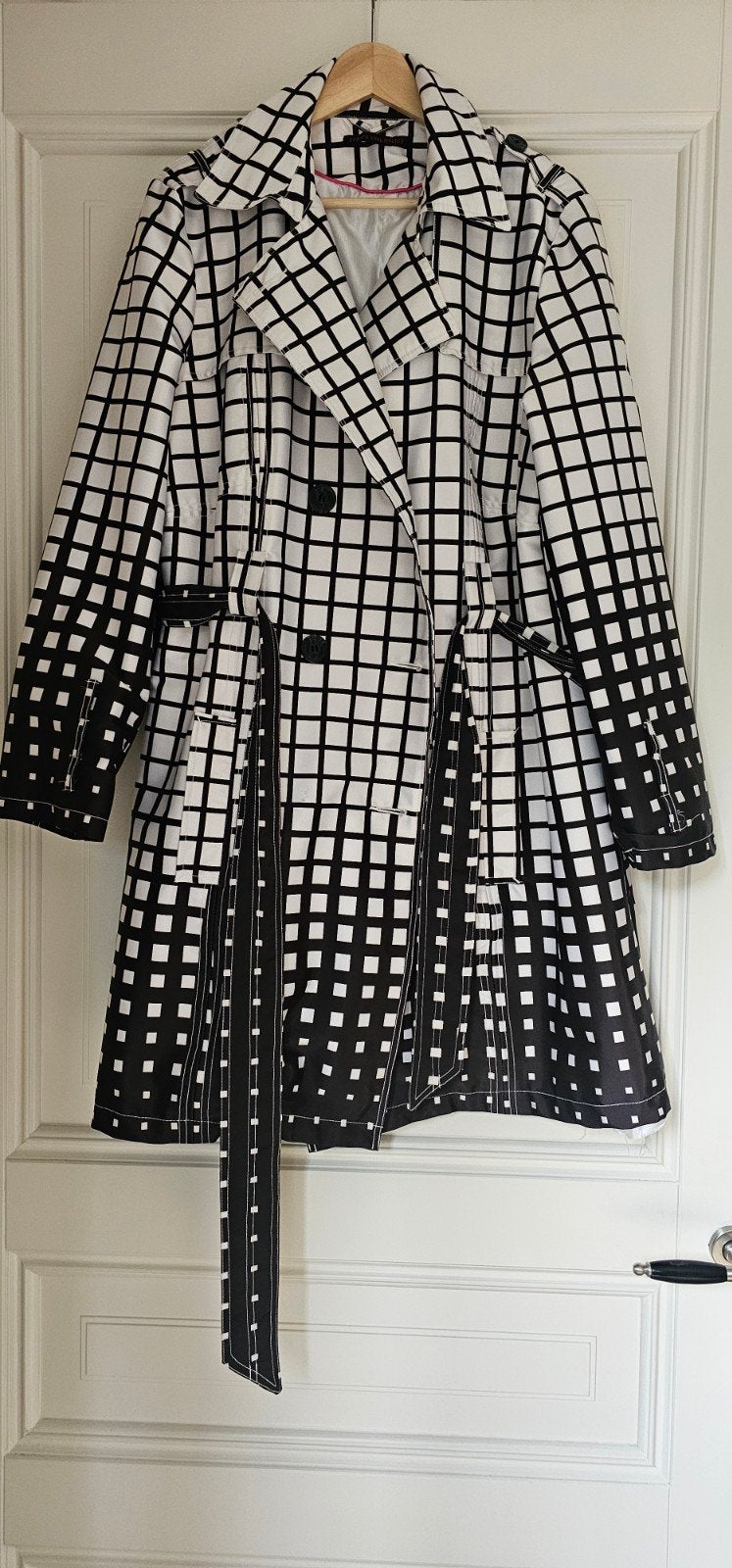 mt 48 Zwart-witte trenchcoat met vierkantjespatroon, Ophalen, Zwart, Maat 46/48 (XL) of groter, Onbekend