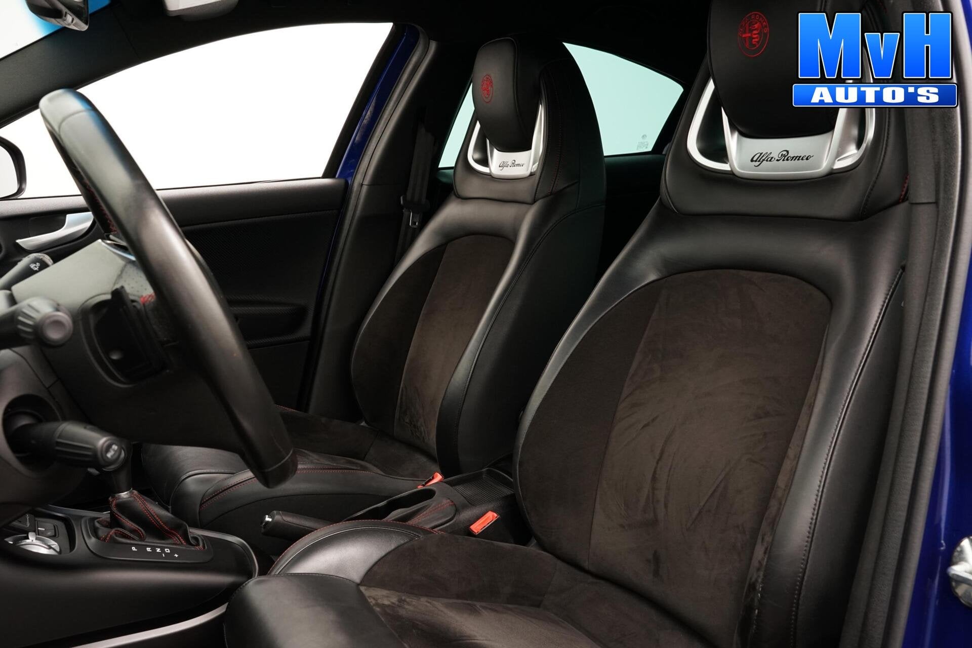 Alfa Romeo Giulietta 1.750 Turbo Veloce|LED|TREKH|KUIPSTOEL, Auto's, 15 km/l, Gebruikt, 4 cilinders, Blauw