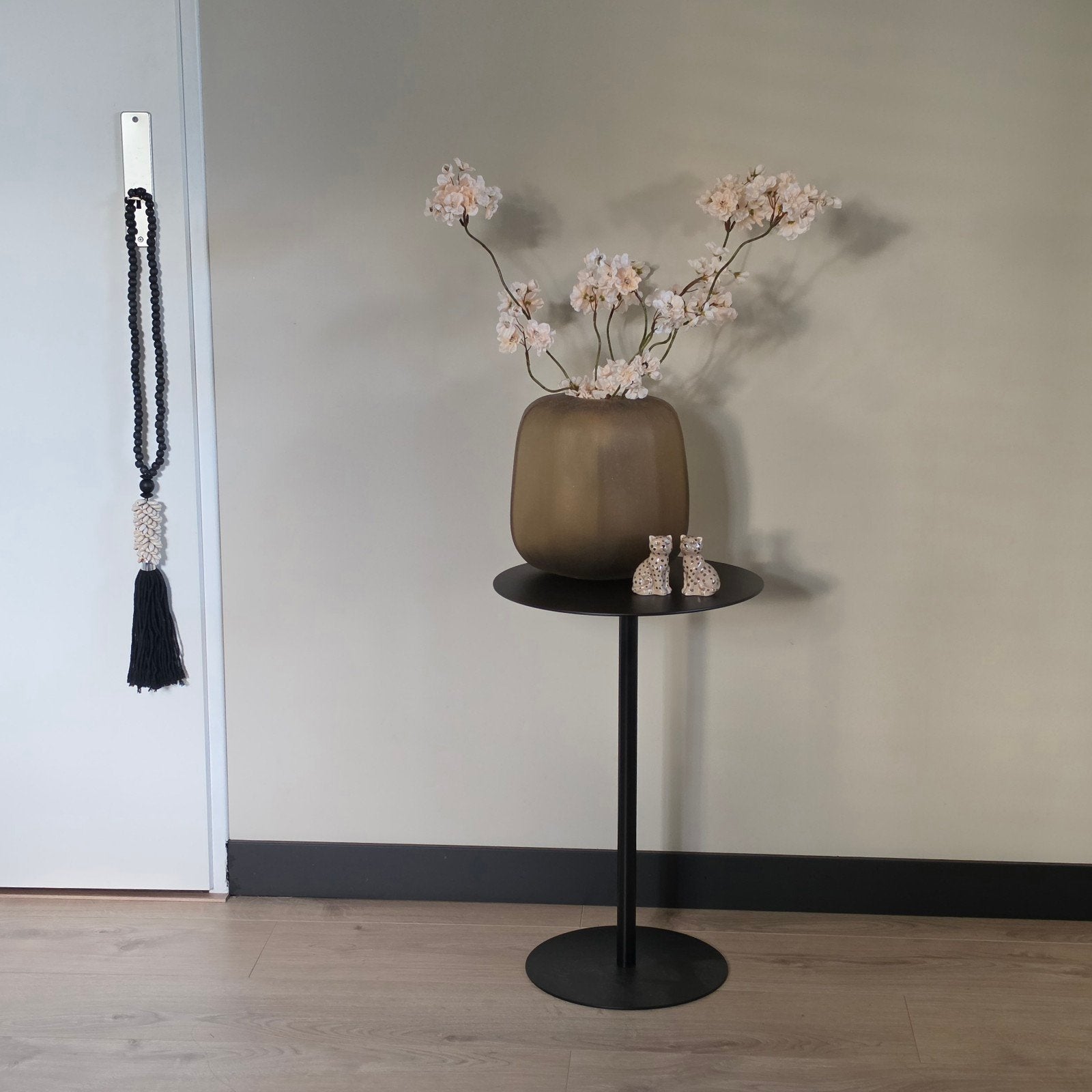 Zwarte design bijzettafel / bistrotafel (stijl Zuiver) – Ø35, Ophalen of Verzenden, Zo goed als nieuw