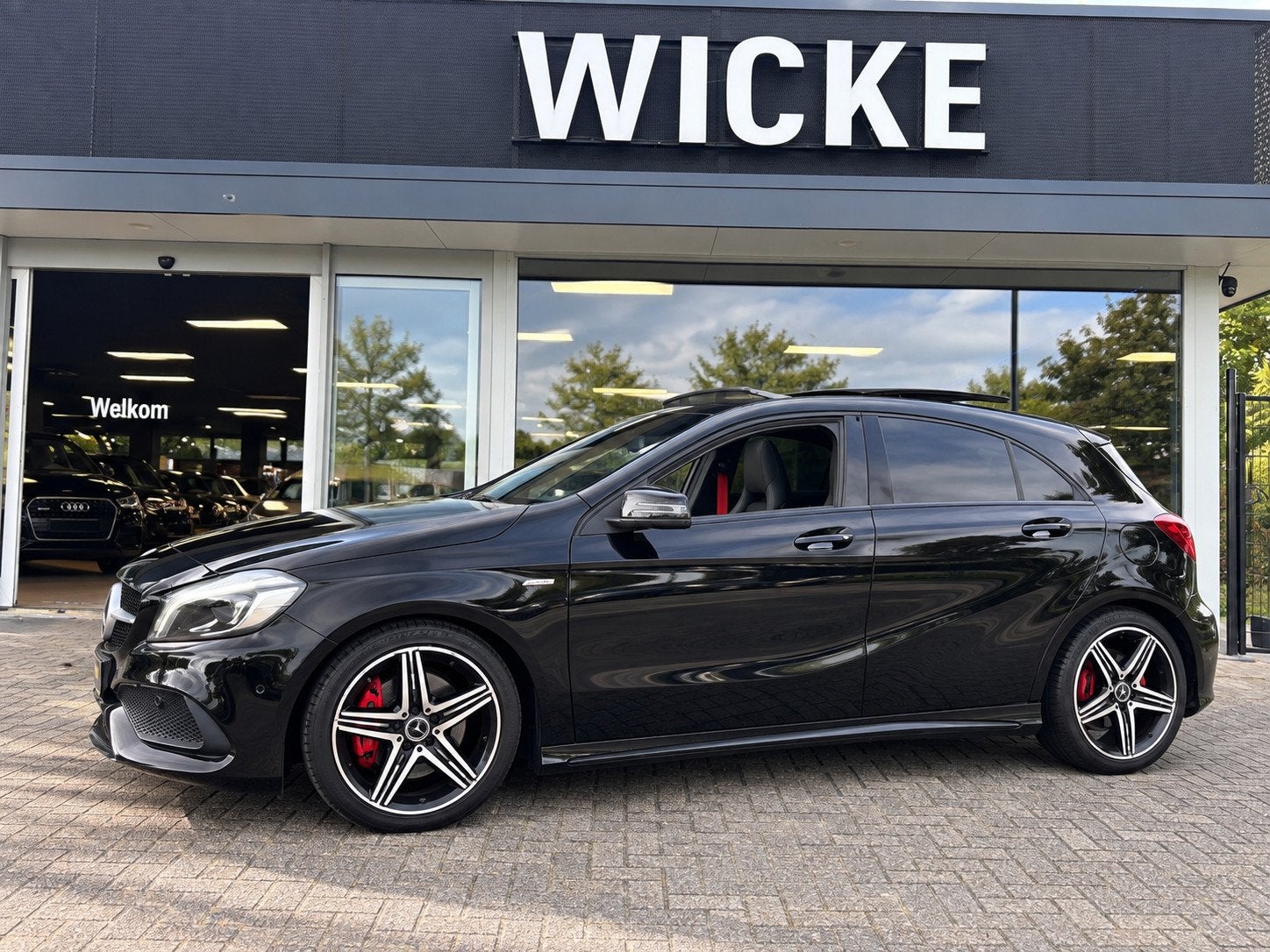 Mercedes-Benz A-klasse 250 Sport Prestige AMG Panorama Camer, Gebruikt, 4 cilinders, Zwart, 218 pk