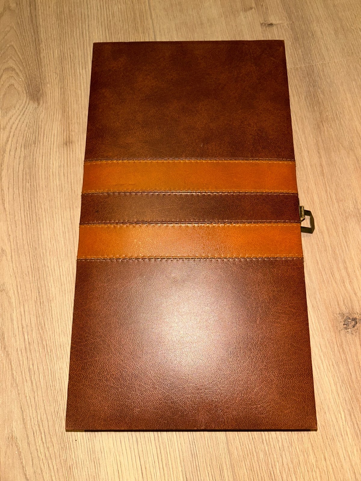 Backgammon spel in lederen koffer, Hobby en Vrije tijd, Een of twee spelers, Ophalen of Verzenden, Zo goed als nieuw