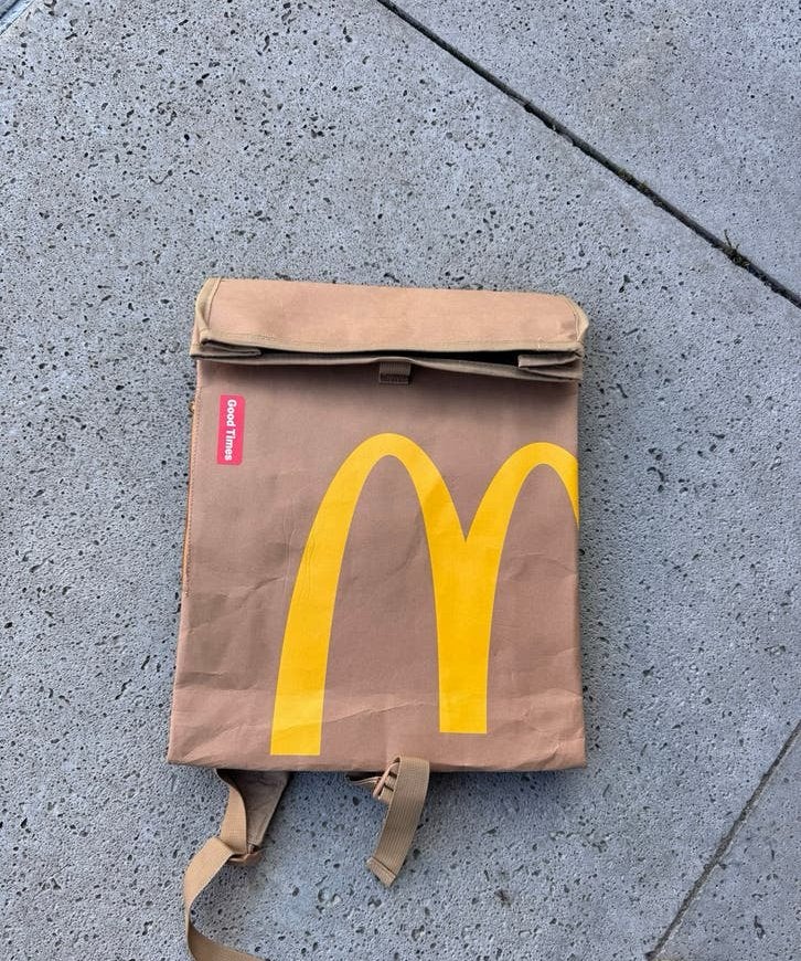 McDonald's rugzak met 4 speldjes - Collectors item, Verzamelen, Ophalen of Verzenden, Nieuw