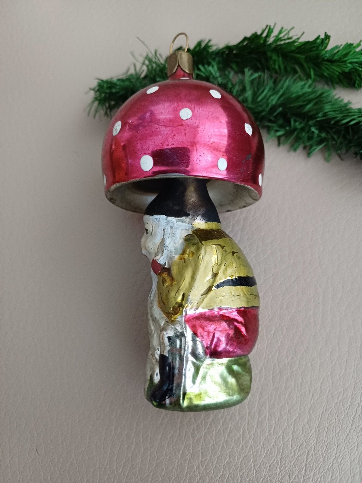 vintage kerstbal van glas paddenstoel mannetje zittend, Diversen, Kerst, Ophalen of Verzenden