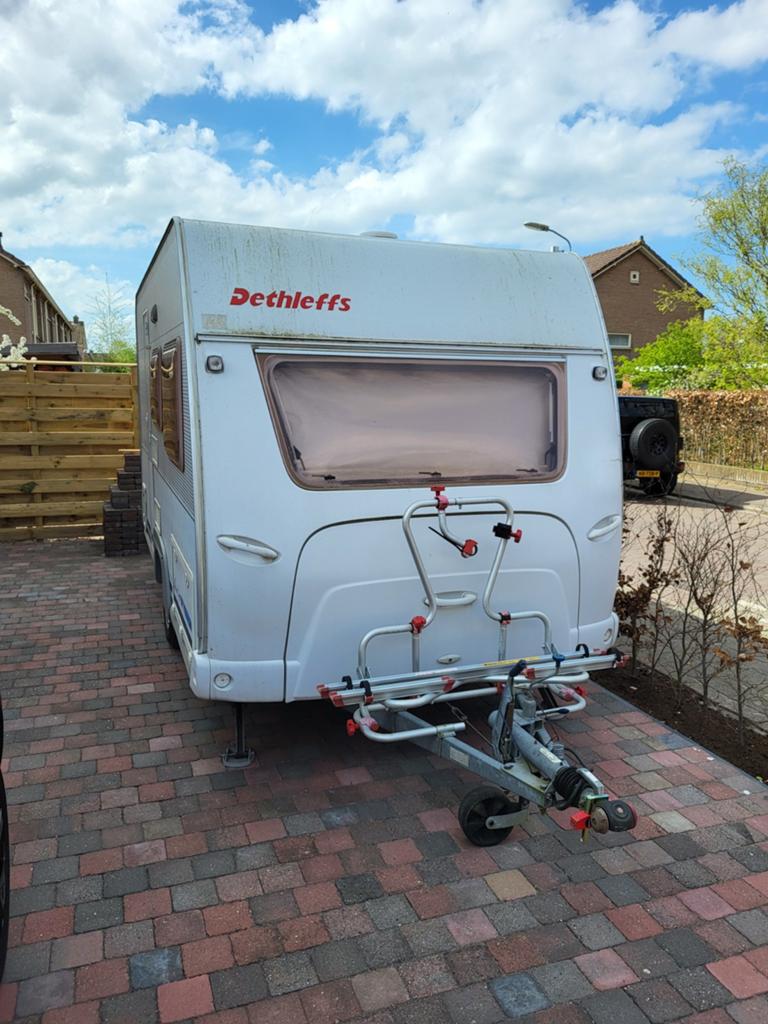 Dethleffs Caravan 420 met fietsenrek., Frans bed, Treinzit, 750 - 1000 kg, Particulier