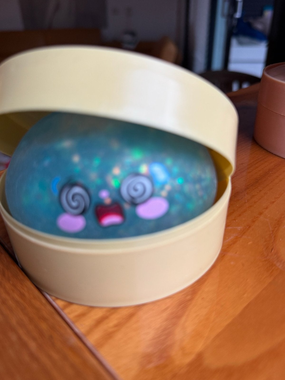 Squishy stressbal met glitter en gezichtje, Kinderen en Baby's, Ophalen of Verzenden, Nieuw, Jongen of Meisje
