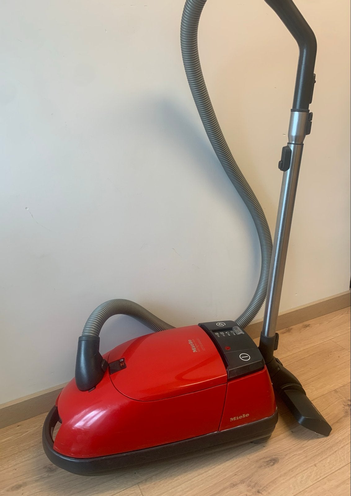 Miele Stofzuiger 1500W, met stofzakken, Inclusief accessoires, Gebruikt, Miele, Sledestofzuiger