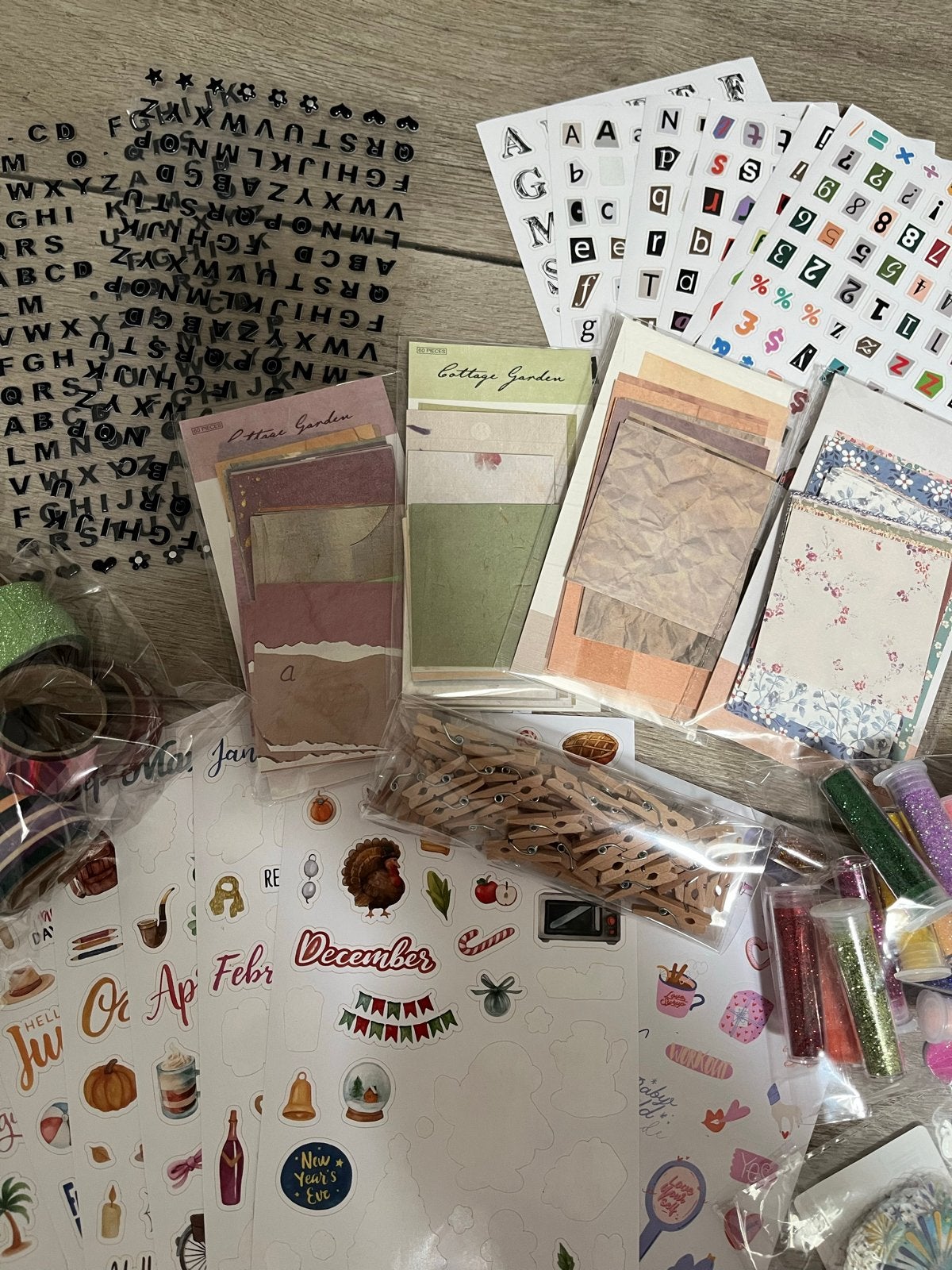 Grote set knutselspullen: stickers, glitter, potloden en mee, Zelfklevend, Nieuw, Meerkleurig, Ophalen of Verzenden