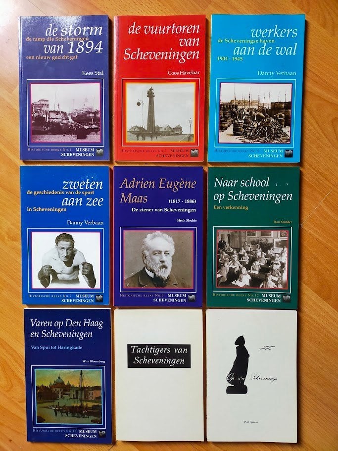 7x boeken uit de "Historische Reeks" van Museum Scheveningen, Ophalen of Verzenden, Zo goed als nieuw