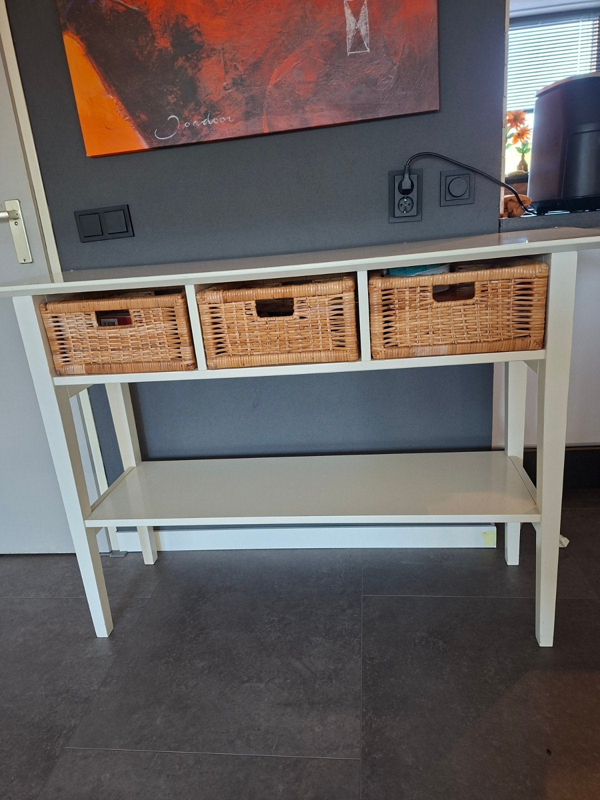 Witte sidetable met 3 rieten manden en opbergplank, Ophalen, Zo goed als nieuw