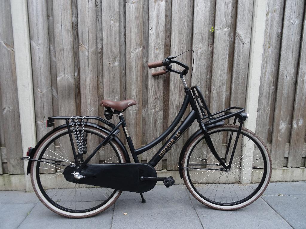 🚲 Cortina U4 – 26 inch 3 versnellingen – Zwart Nieuw Model, Fietsen en Brommers, Fietsen | Meisjes, Terugtraprem, Cortina U4 transportfiets