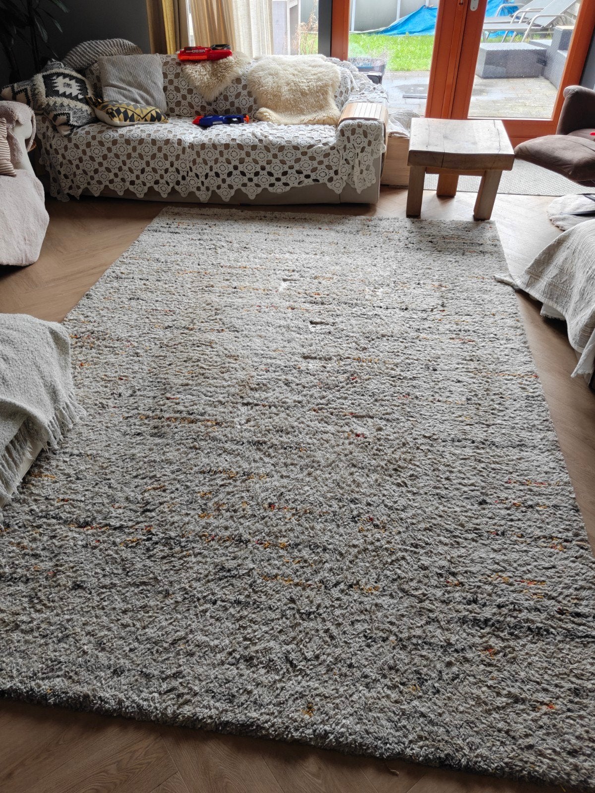 Grijs/beige vloerkleed 200x300 met gekleurde accenten, Ophalen, Gebruikt, Grijs, 200 cm of meer