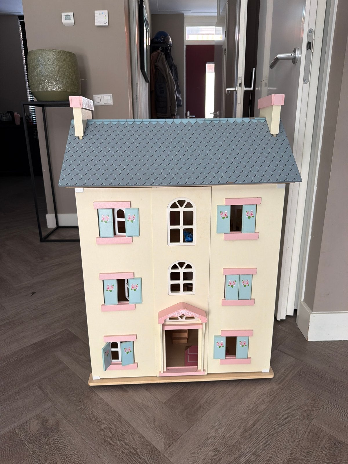 Groot houten poppenhuis, Kinderen en Baby's, Speelgoed | Poppenhuizen, Ophalen, Gebruikt, Poppenhuis