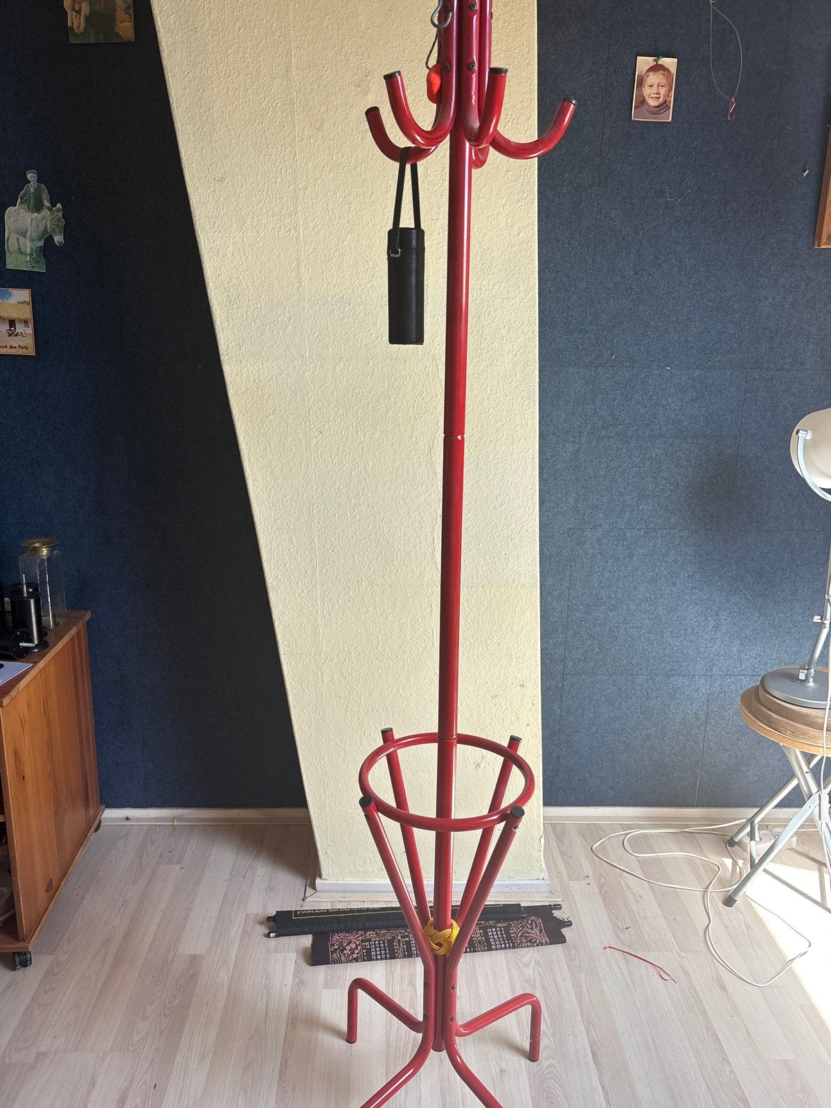 Vintage rode staande kapstok, Huis en Inrichting, Woonaccessoires | Kapstokken, Ophalen, Gebruikt, Metaal, Staande kapstok