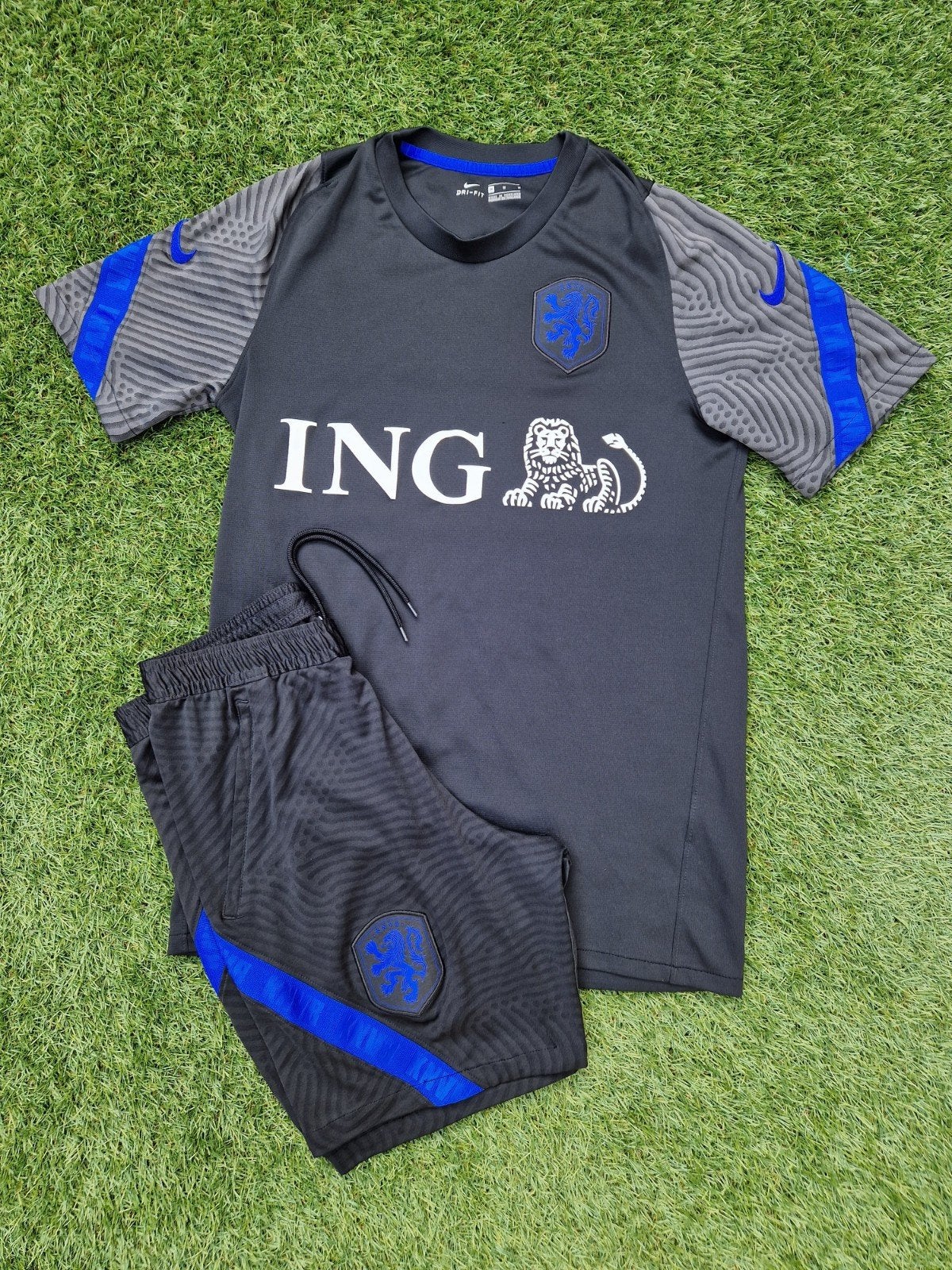 Nederlands elftal tenue 2020 KNVB Oranje shirt + broekje, Maat 52/54 (L), Blauw, Nike, Ophalen of Verzenden