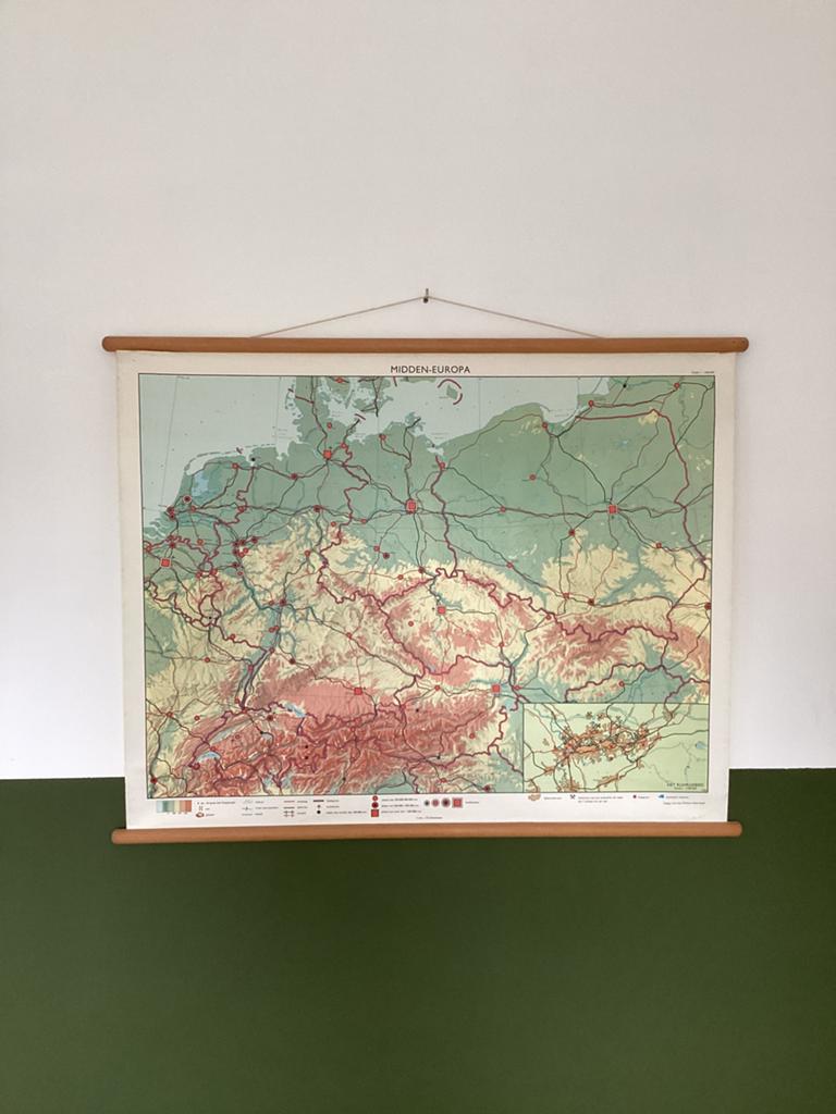 Oude schoolkaart Midden-Europa 1969, Antiek en Kunst, Ophalen of Verzenden, Aardrijkskunde