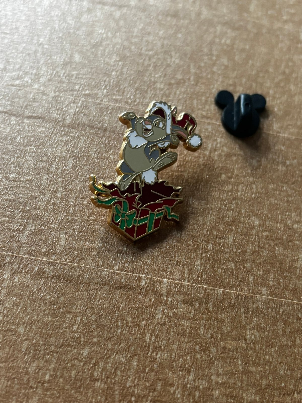 Disney pin Thumper Stampertje jumping Out of a present, Ophalen of Verzenden, Zo goed als nieuw