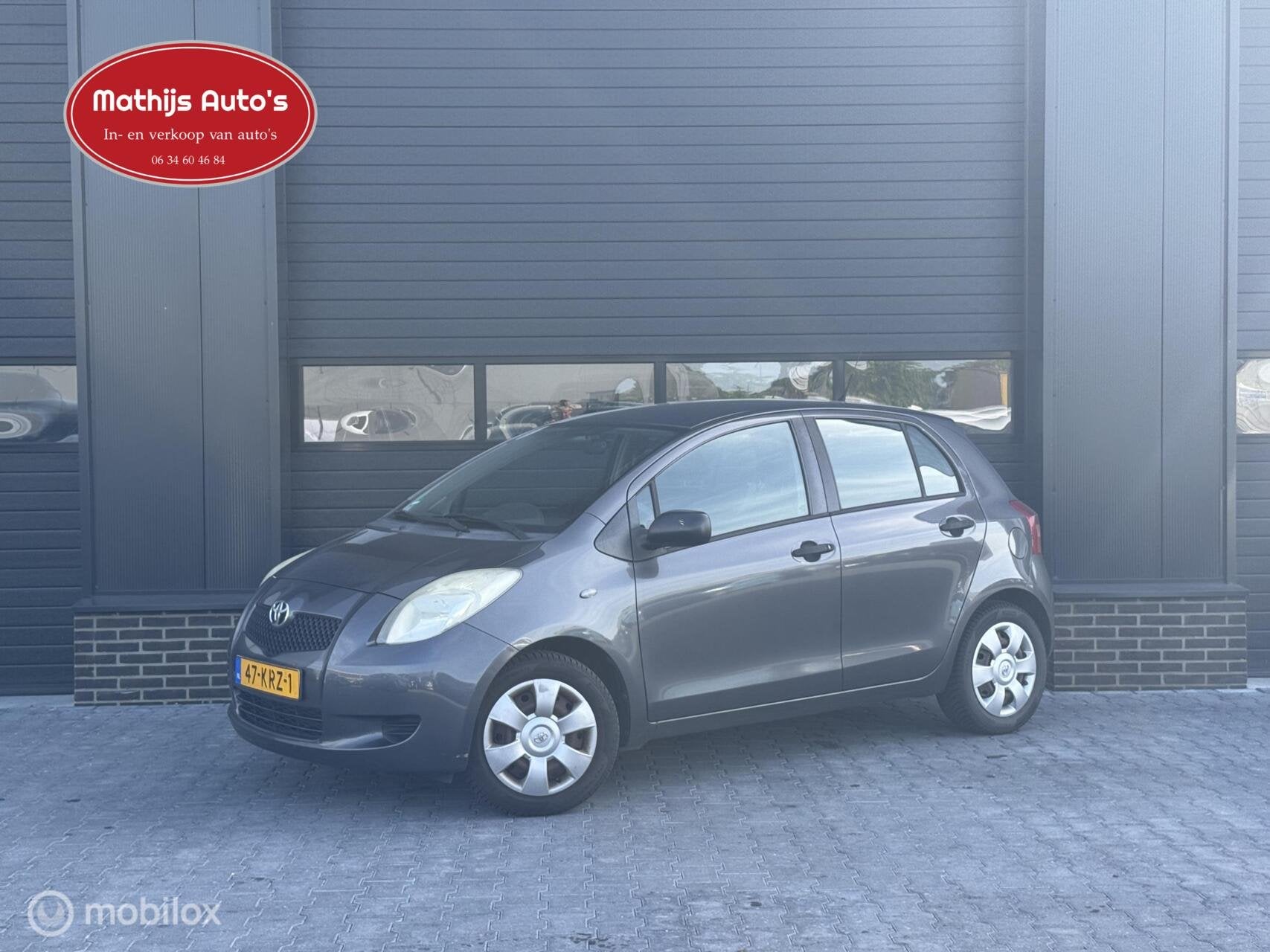 Toyota Yaris 1.3 VVTi Terra Airco Trekhaak! Nette auto! 5 de, Auto's, 40 €/maand, 4 cilinders, Bedrijf, Emergency brake assist
