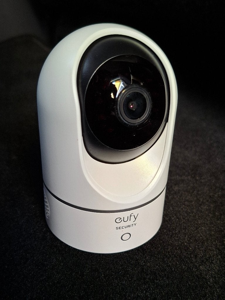 Eufy Indoor Cam 2K Pan & Tilt, Audio, Tv en Foto, Videobewaking, Ophalen of Verzenden, Zo goed als nieuw, Binnencamera