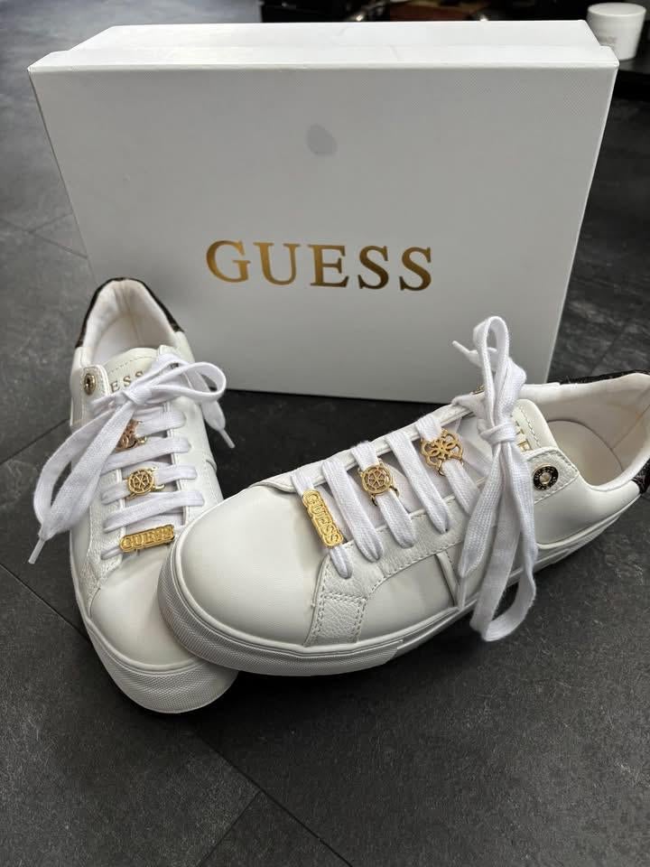 Guess schoenen sneakers wit maat 39  zgan, Wit, Ophalen of Verzenden, Sneakers of Gympen, Zo goed als nieuw