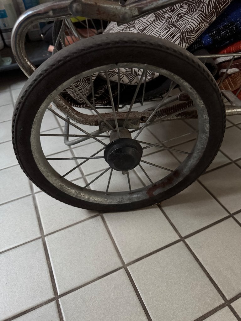 Gezocht, kinderwagen wiel 1984, Ophalen of Verzenden, Gebruikt