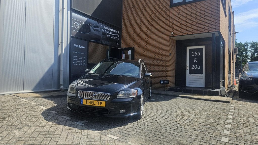 Volvo V50 2.4i Momentum, Auto's, Volvo, Voorwielaandrijving, 1362 kg, Gebruikt, Zwart