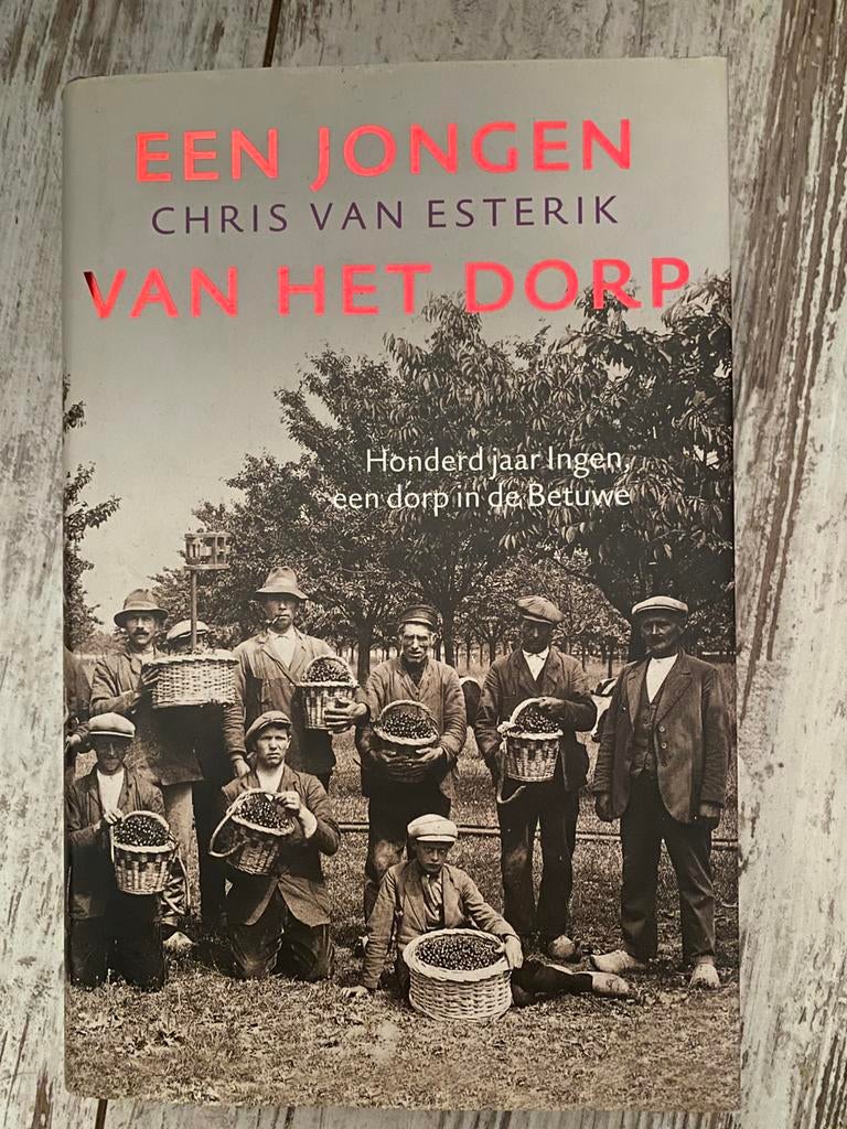 Een jongen van het dorp(Betuwe)  Chris van Esterik, Ophalen of Verzenden, Zo goed als nieuw