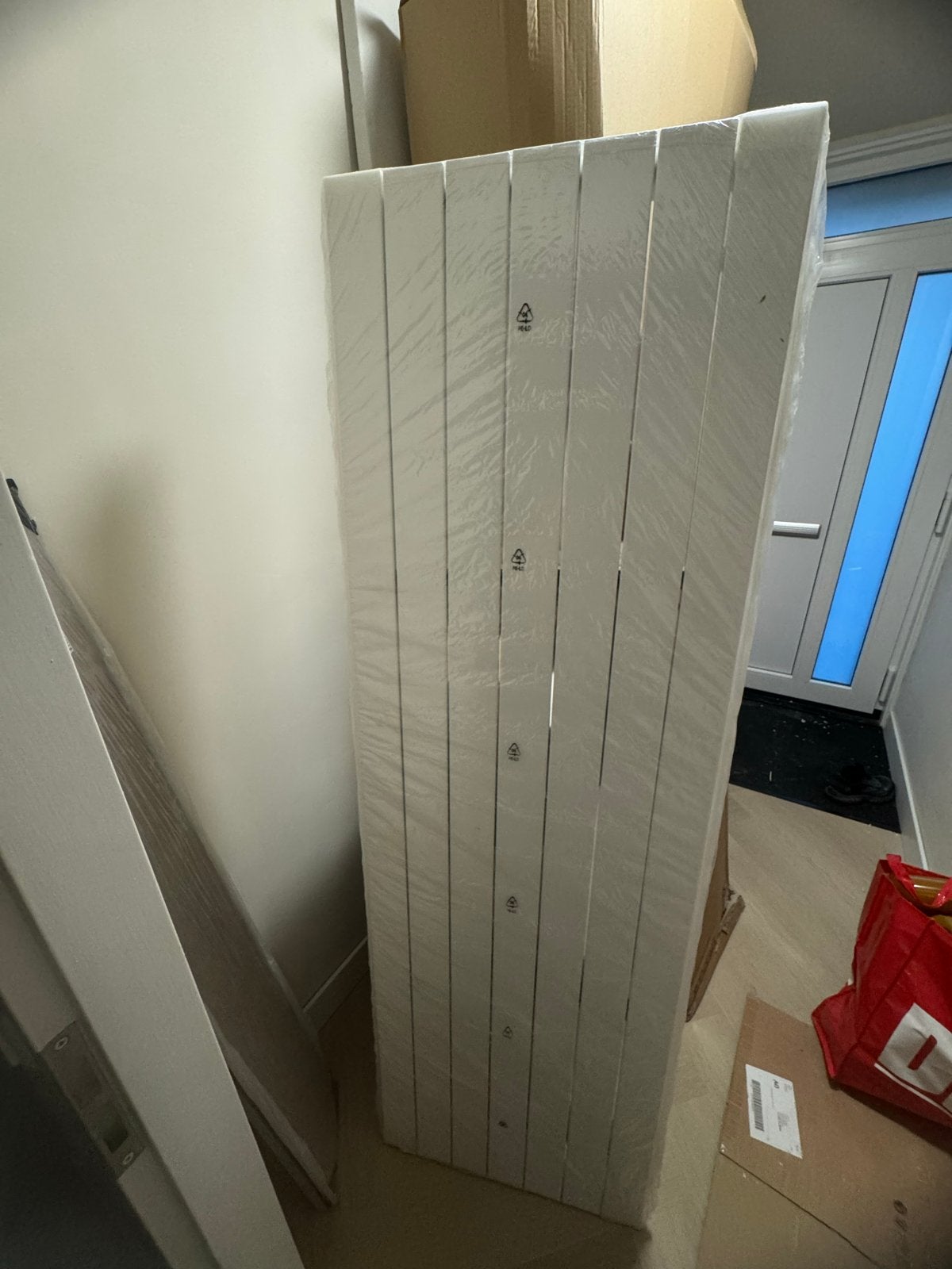 Nieuwe witte design radiator, nog in verpakking, Ophalen, Nieuw