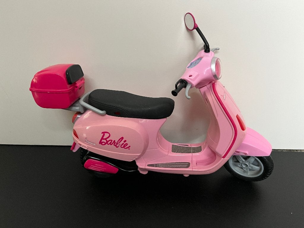 Barbie toebehoren / accessoires/ spullen: motor / scooter, Ophalen, Gebruikt, Barbie