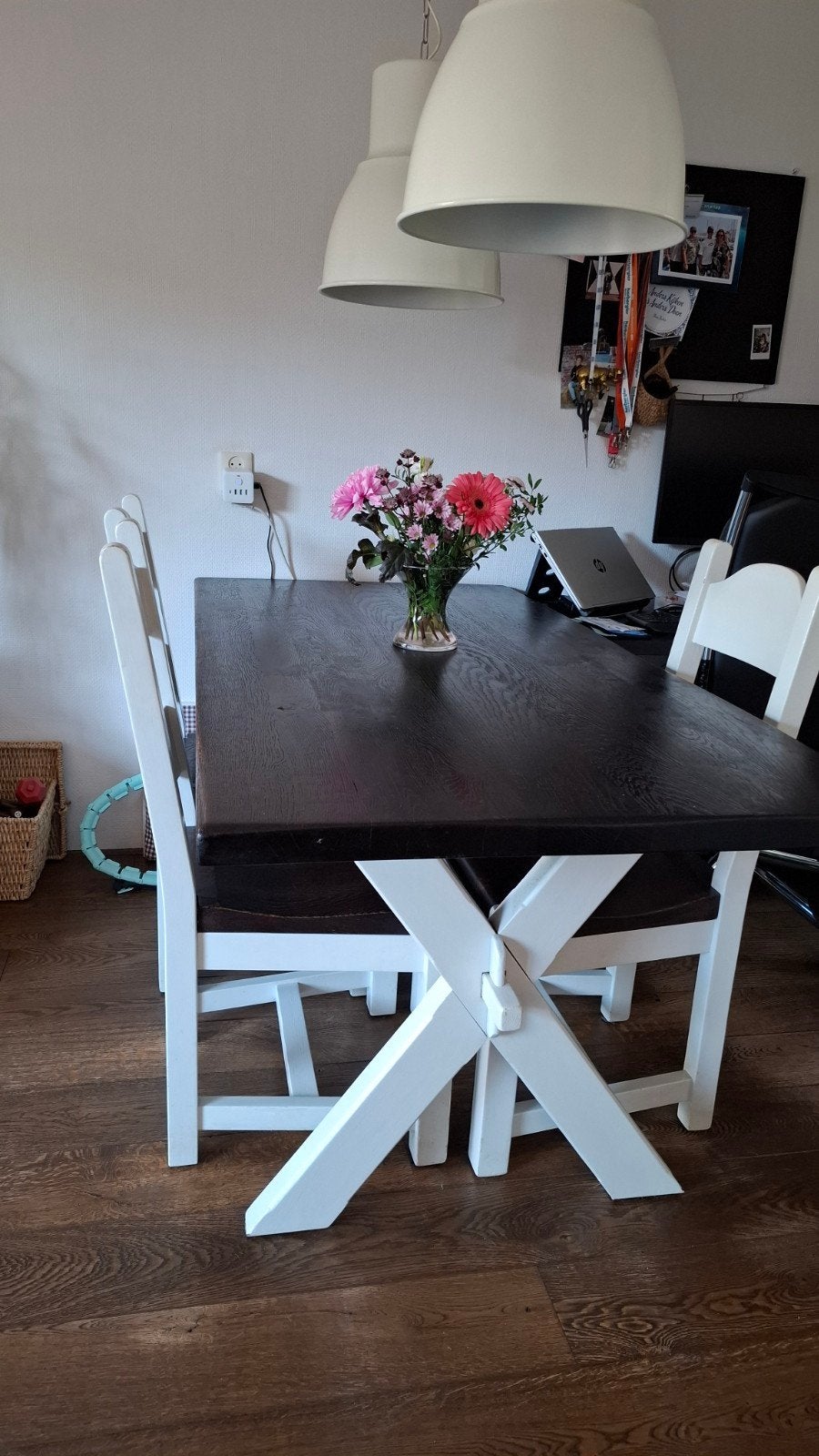 Eettafel met 4 stoelen - Wit/Donkerbruin, Ophalen, Gebruikt, 100 tot 150 cm, Eikenhout