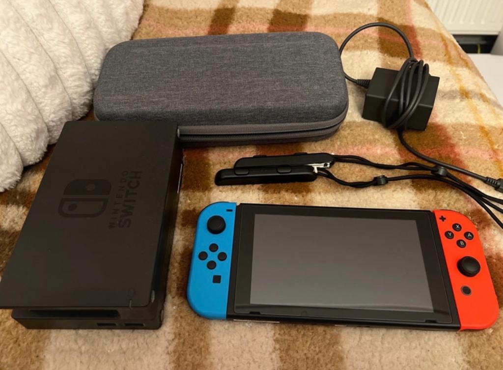 Nintendo Switch V1 2017 - Werkt perfect, incl. hoesje, Spelcomputers en Games, Spelcomputers | Nintendo Switch, Ophalen of Verzenden