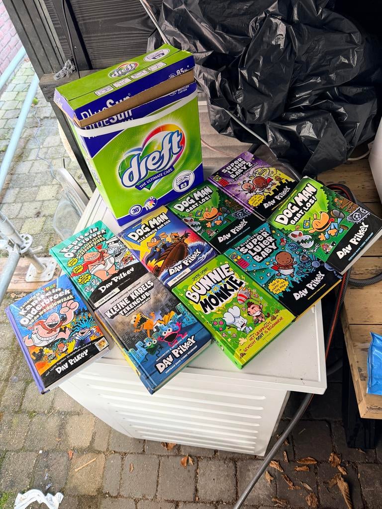 Dav Pilkey boeken: Dog Man, Kapitein Onderbroek, Super Luier, Ophalen of Verzenden, Gelezen, Fictie algemeen