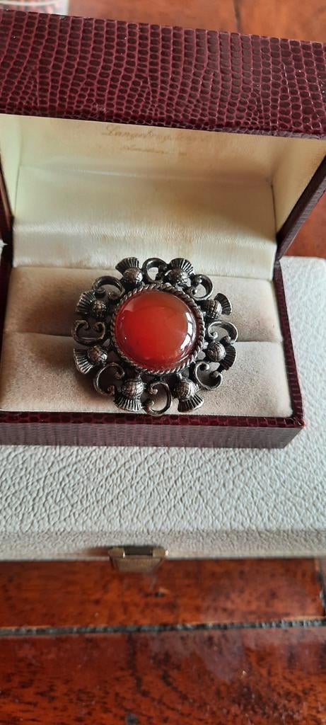 Antieke Schotse broche met carneool edelsteen, Ophalen of Verzenden, Overige materialen, Broche, Met edelsteen