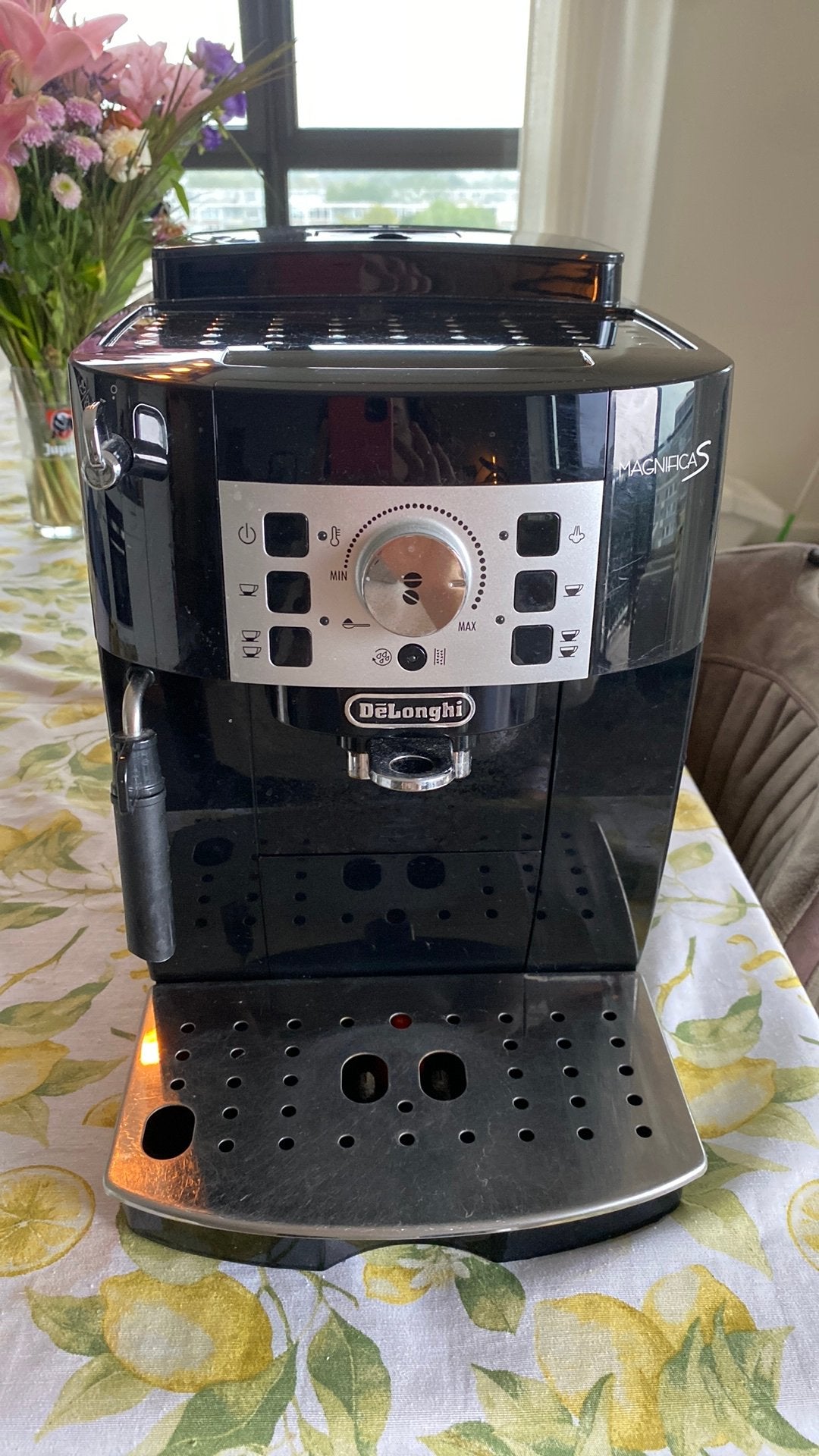 Koffizetapparaat De’Longhi Magnifica ESAM 04.110.S, Witgoed en Apparatuur, Ophalen, Zo goed als nieuw, Koffiemachine, Koffiebonen