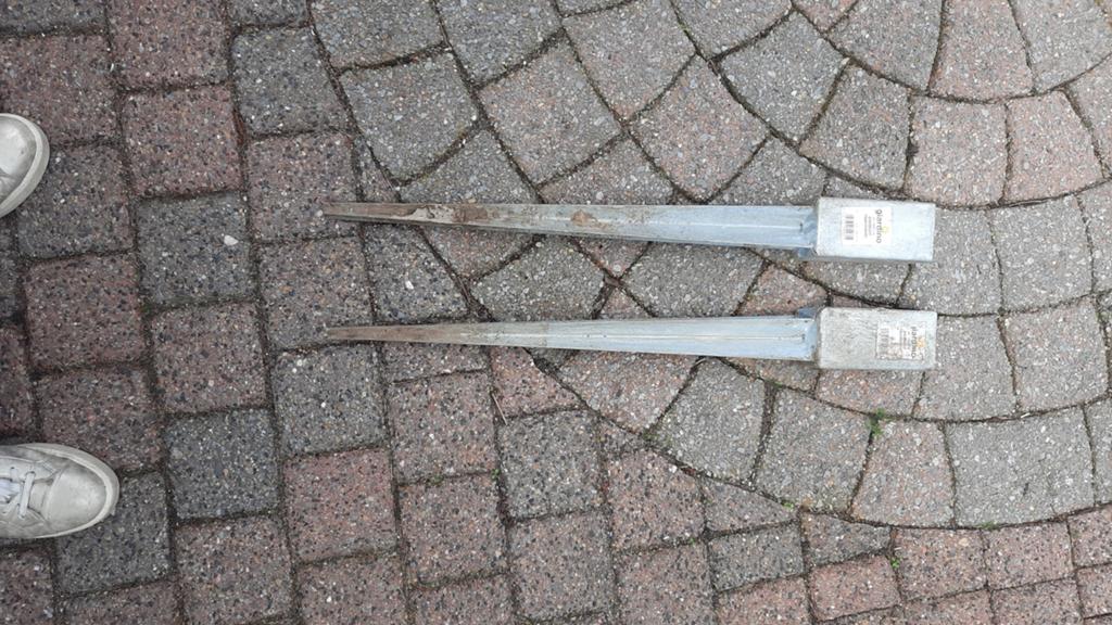 2 paalpunthouders, Tuin en Terras, Ophalen, Minder dan 180 cm, Palen