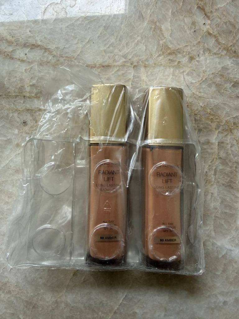 Max Factor Radiant Lift Foundation - 90 Amber (2 stuks), Bruin, Gehele gezicht, Nieuw, Ophalen of Verzenden