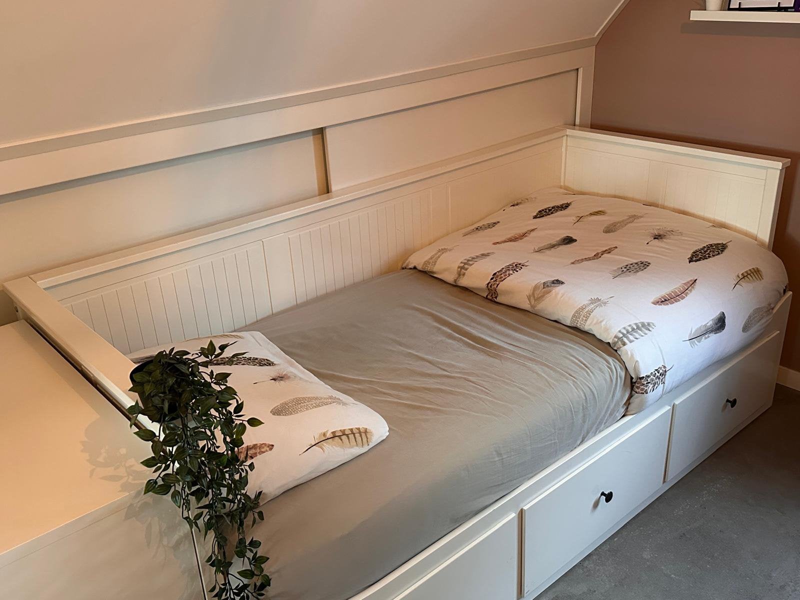 IKEA Hemnes bedbank met drie lades, Huis en Inrichting, Ophalen, Eenpersoons, Wit, Zo goed als nieuw