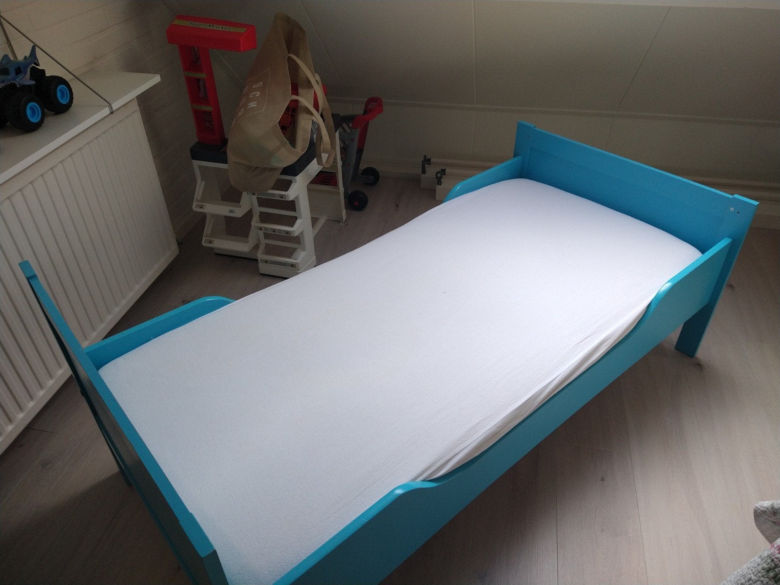 Peuterbedje blauw 150x70 cm inclusief matras, Kinderen en Baby's, Gebruikt, 70 tot 85 cm, 140 tot 160 cm, Ophalen
