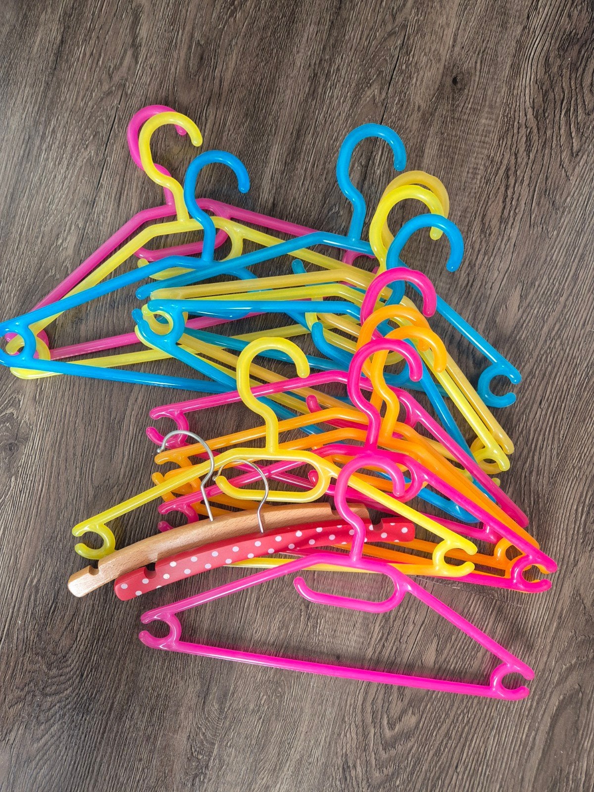 Kleurrijke kledinghangers voor kinderen, Kleding | Dames, Kledinghangers, Ophalen of Verzenden, Zo goed als nieuw, Kinderen