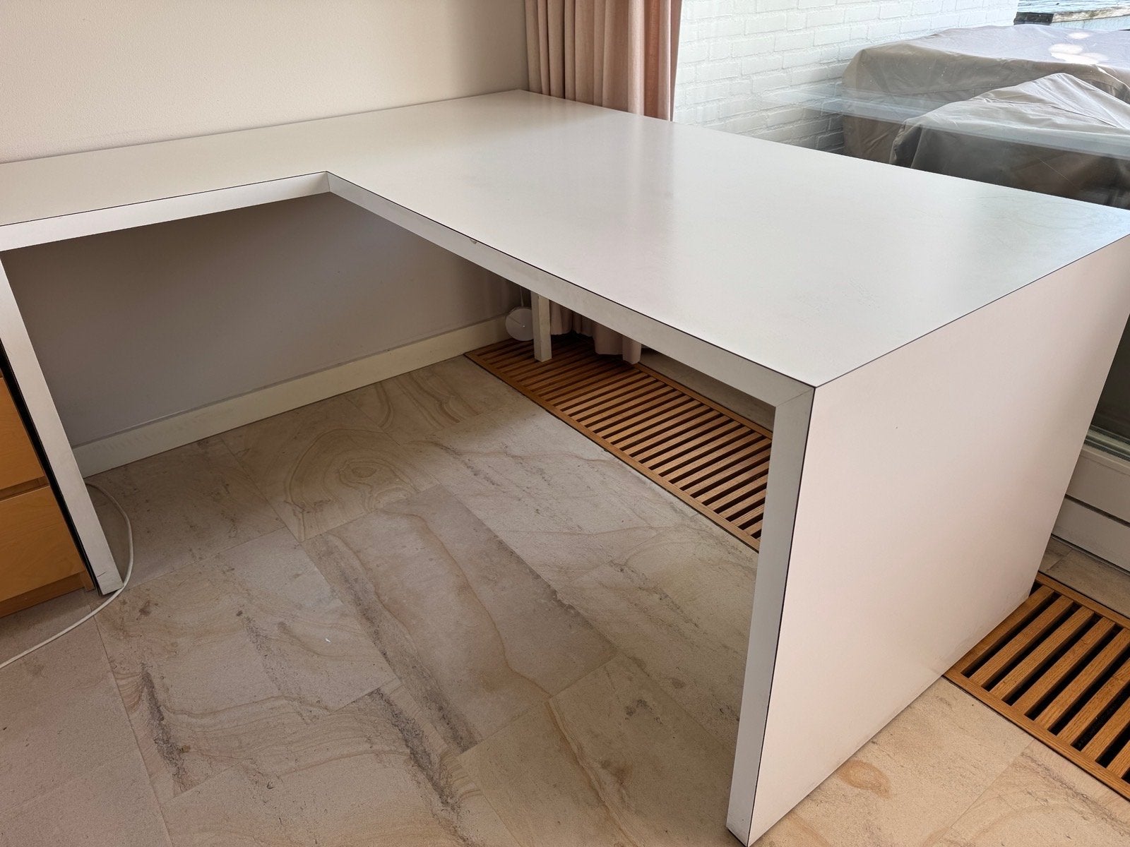 Hoekbureau wit - Ruim en modern, Huis en Inrichting, Ophalen, Gebruikt, Spaanplaat of MDF, Hoekbureau
