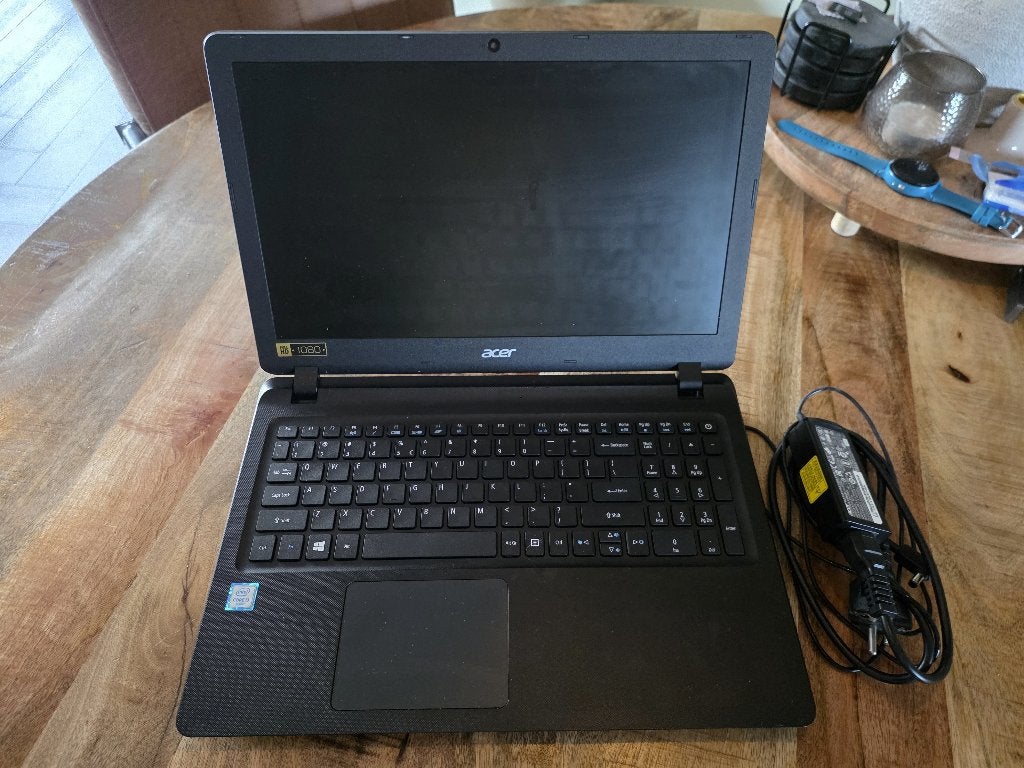 Acer Aspire ES1-572 | SSD | 12GB RAM | Windows 11 | i3, Ophalen, Met videokaart, 2 tot 3 Ghz, Intel Core i3-6006U