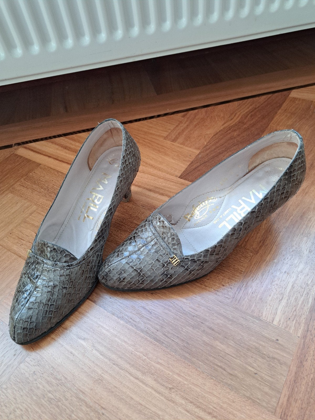 Jaren 80 Originele grijze slangen leren pumps schoenen 38, Pumps, Ophalen of Verzenden, Zo goed als nieuw, Piefelijz