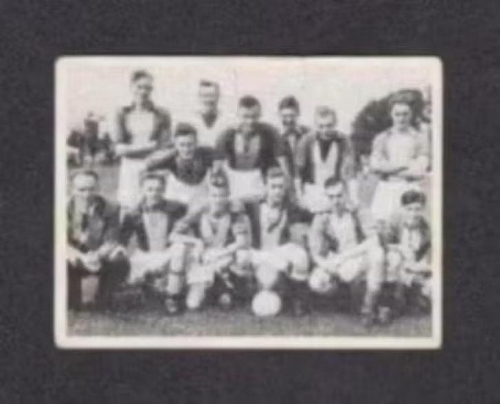 Voetbalplaatje Friesland Leeuwarden 1951-1952., Ophalen of Verzenden, Gebruikt