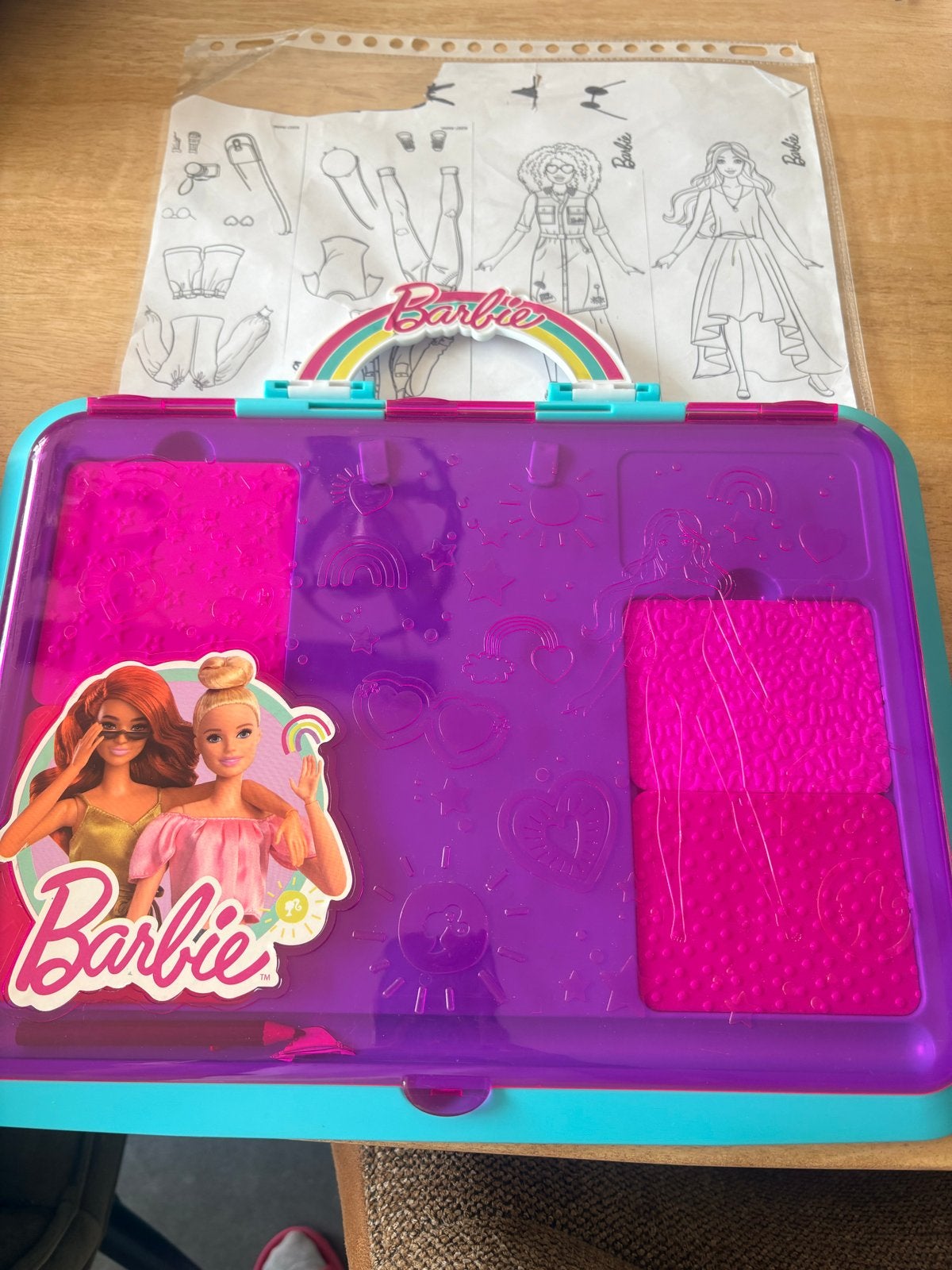 Barbie Design Studio Koffer met Tekeningen, Ophalen of Verzenden, Gebruikt, Barbie