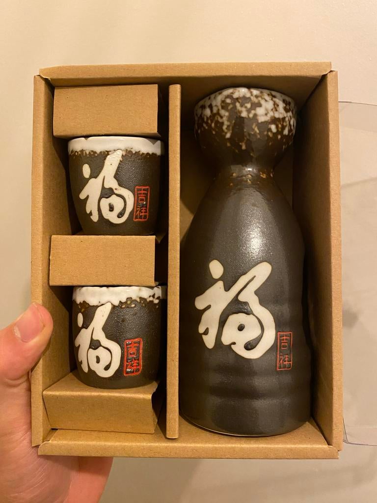 Sake set met karaf en twee kopjes, Keramiek, Ophalen of Verzenden, Zo goed als nieuw, Overige stijlen