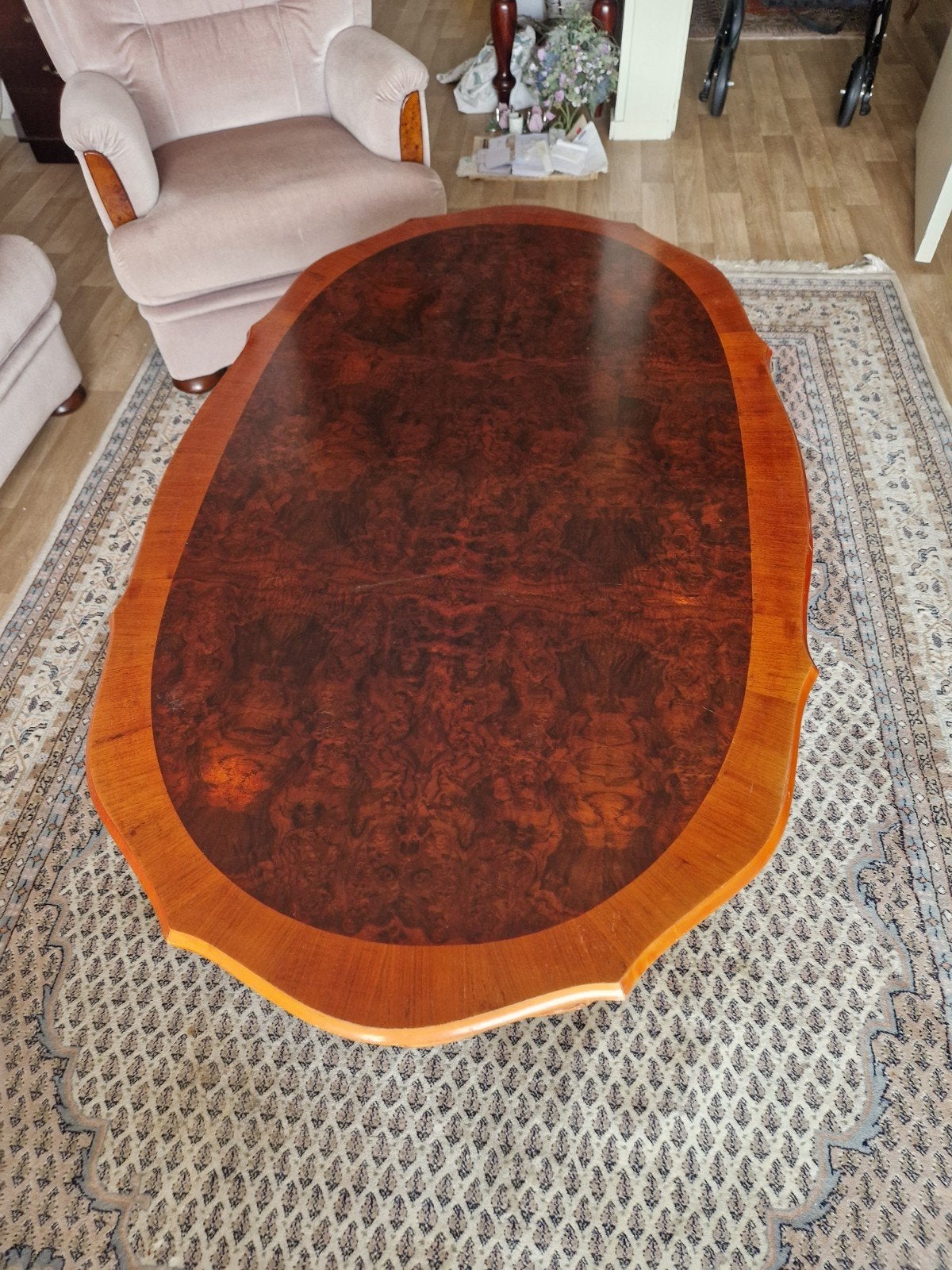 antieke / klassieke ovale houten salontafel, Huis en Inrichting, Tafels | Salontafels, Ophalen, Gebruikt, 100 tot 150 cm, 50 tot 100 cm