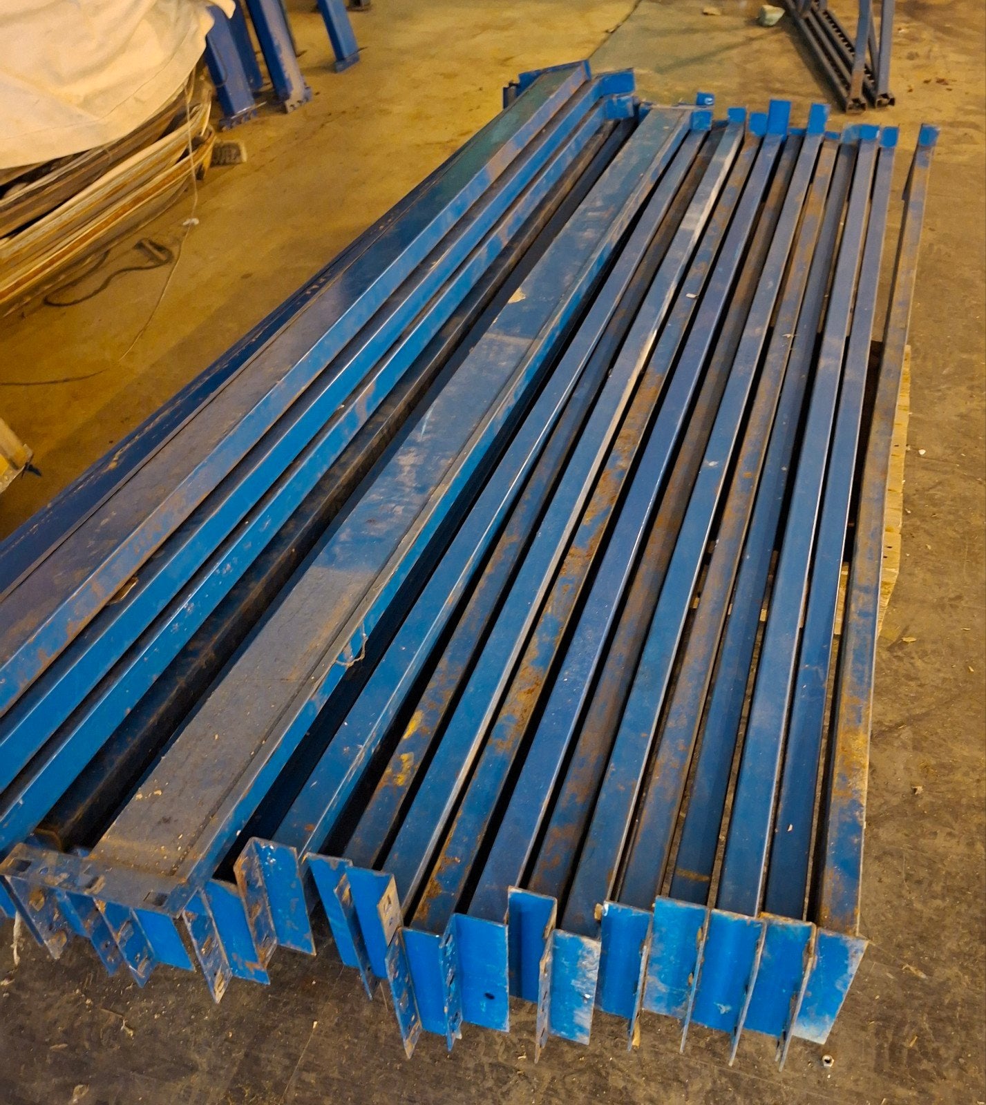 Stalen liggers palletstelling 270 cm - ruim 30 stuks, Ophalen, Gebruikt